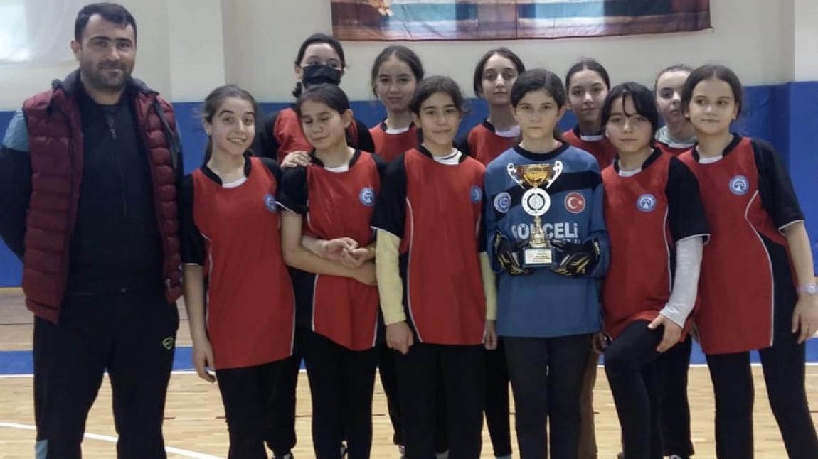 Yıldız Kız Futsal Takımımız İlçe 2.si Oldu